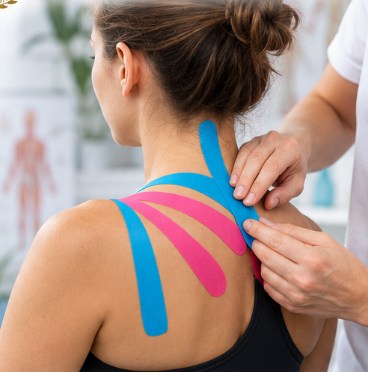Kinesio тејп на рамо и врат